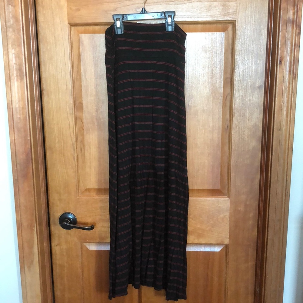 Lg black and red Chris & carol maxi skirt